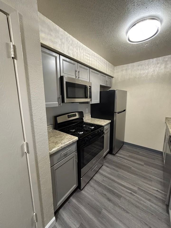 Sierra View Apartments - Photo 2 of 7