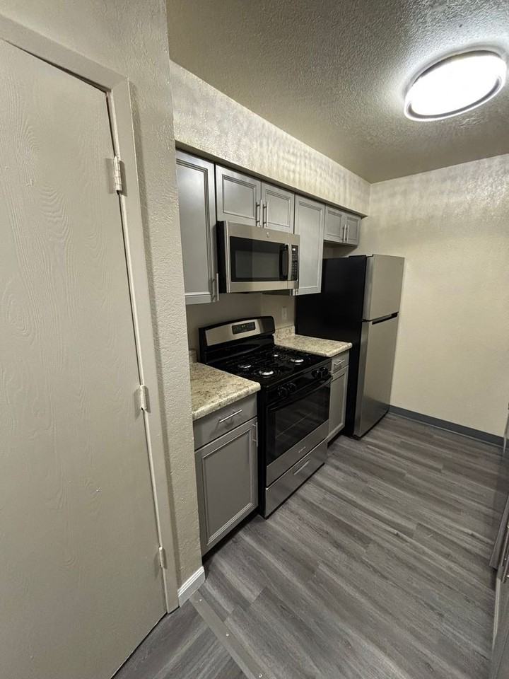 Sierra View Apartments - Photo 6 of 7