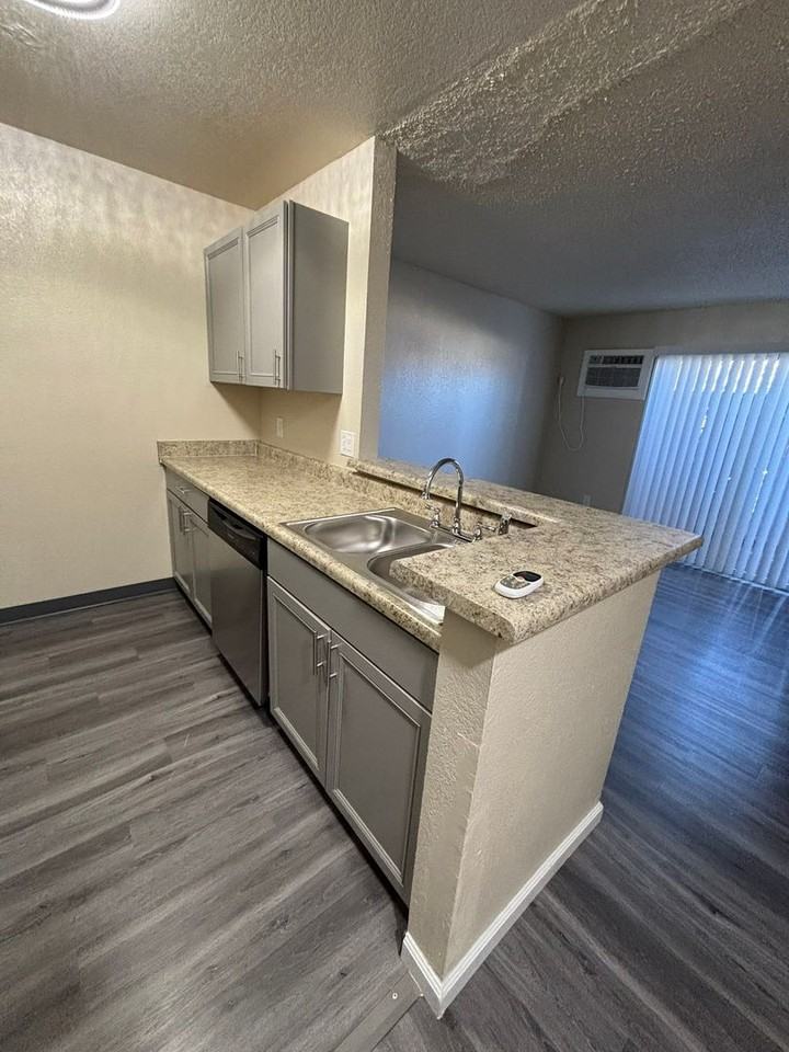 Sierra View Apartments - Photo 7 of 7