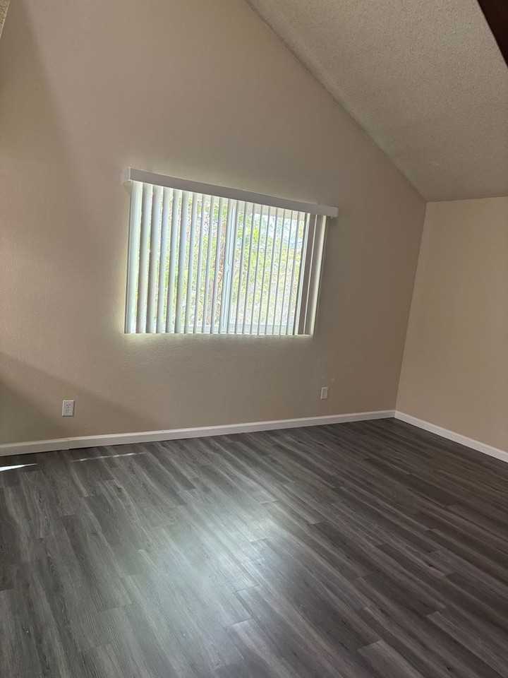 Sierra View Apartments - Photo 2 of 8
