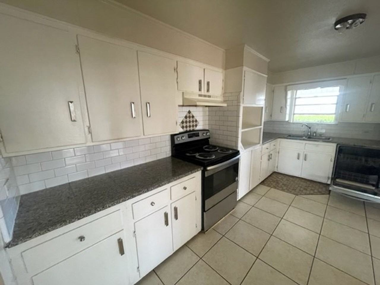 4401 Bellmead Dr - Photo 3 of 11