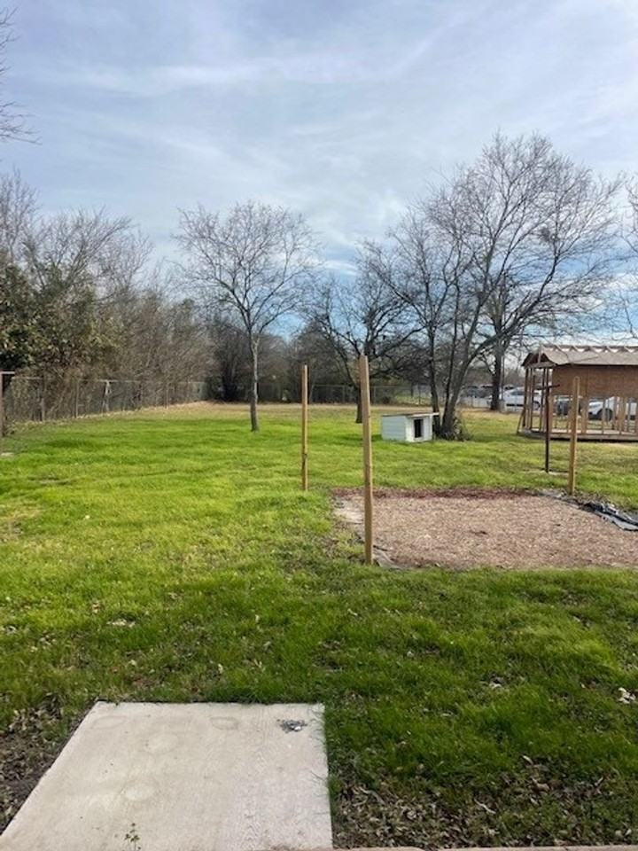 4401 Bellmead Dr - Photo 5 of 11