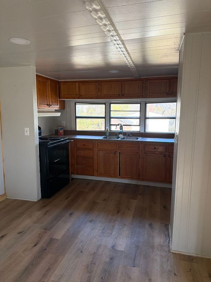 8 Trailer 8 - Photo 2 of 5