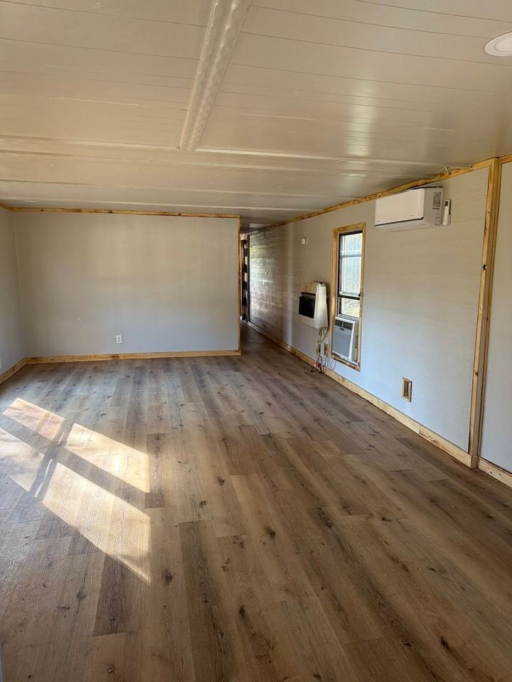 8 Trailer 8 - Photo 3 of 5