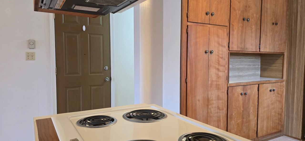 123 W Railroad Ave #3 - Photo 3 of 24