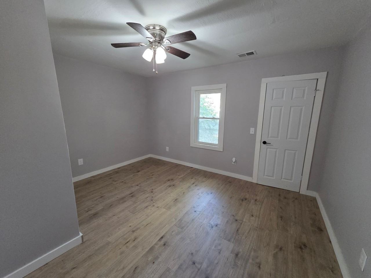 1663 Keeble Street - Photo 4 of 13