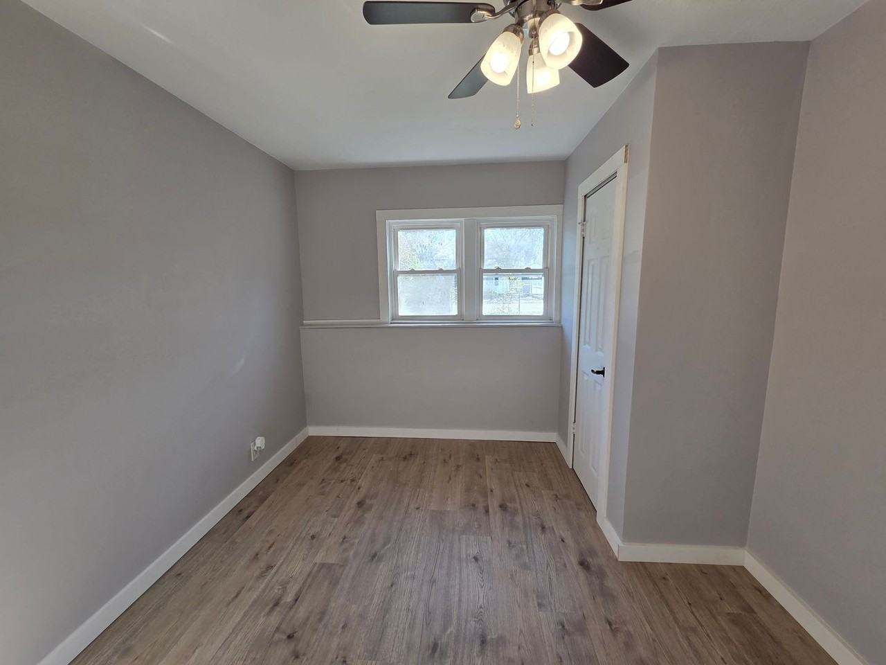 1663 Keeble Street - Photo 5 of 13