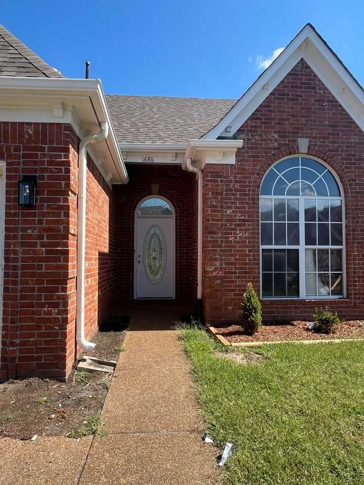 1686 N Frence Creek Cv - Photo 2 of 10