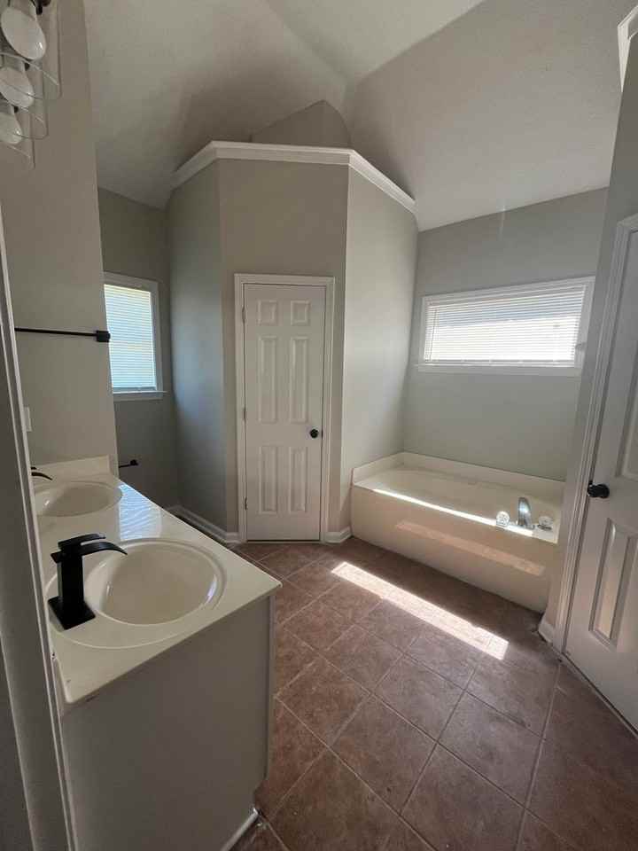 1686 N Frence Creek Cv - Photo 5 of 10