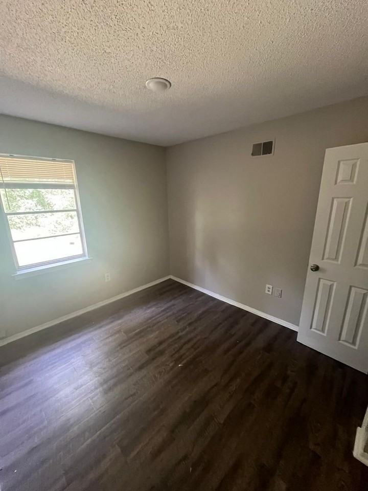 3272 Spring Valley Cv - Photo 2 of 6