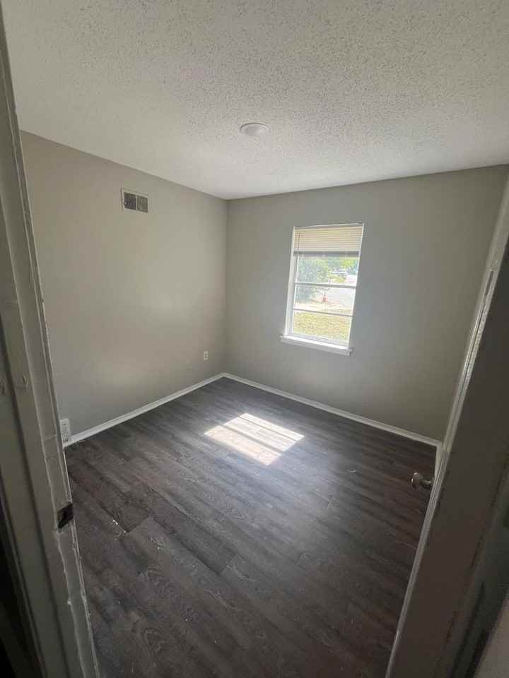 3272 Spring Valley Cv - Photo 3 of 6