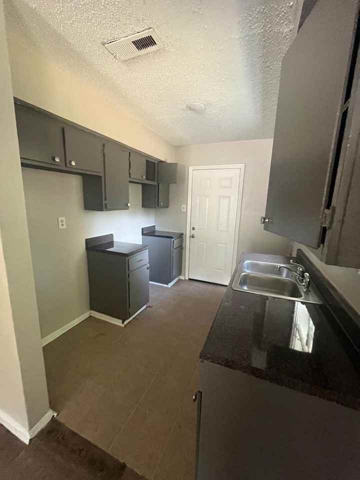 3272 Spring Valley Cv - Photo 4 of 6