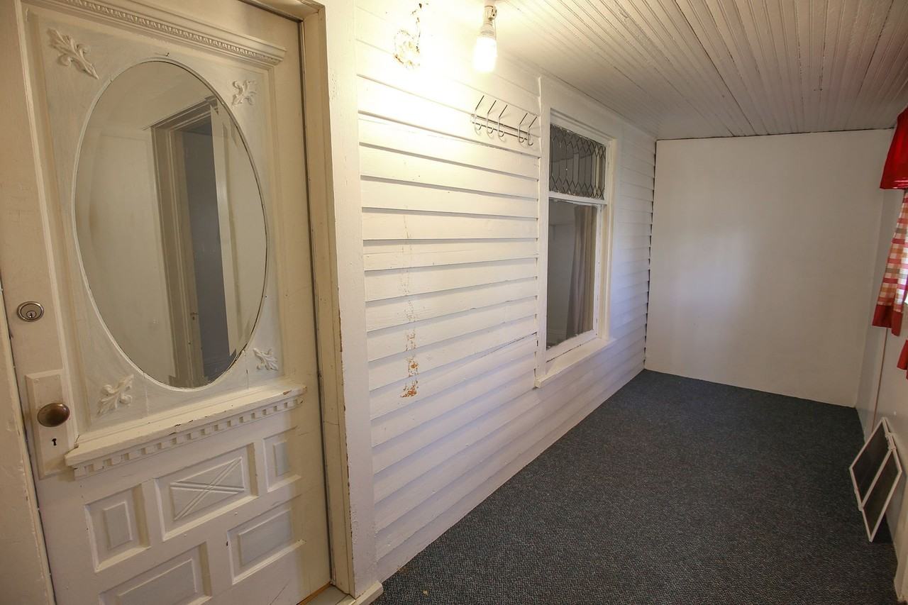 1116 N Main St - Photo 5 of 44