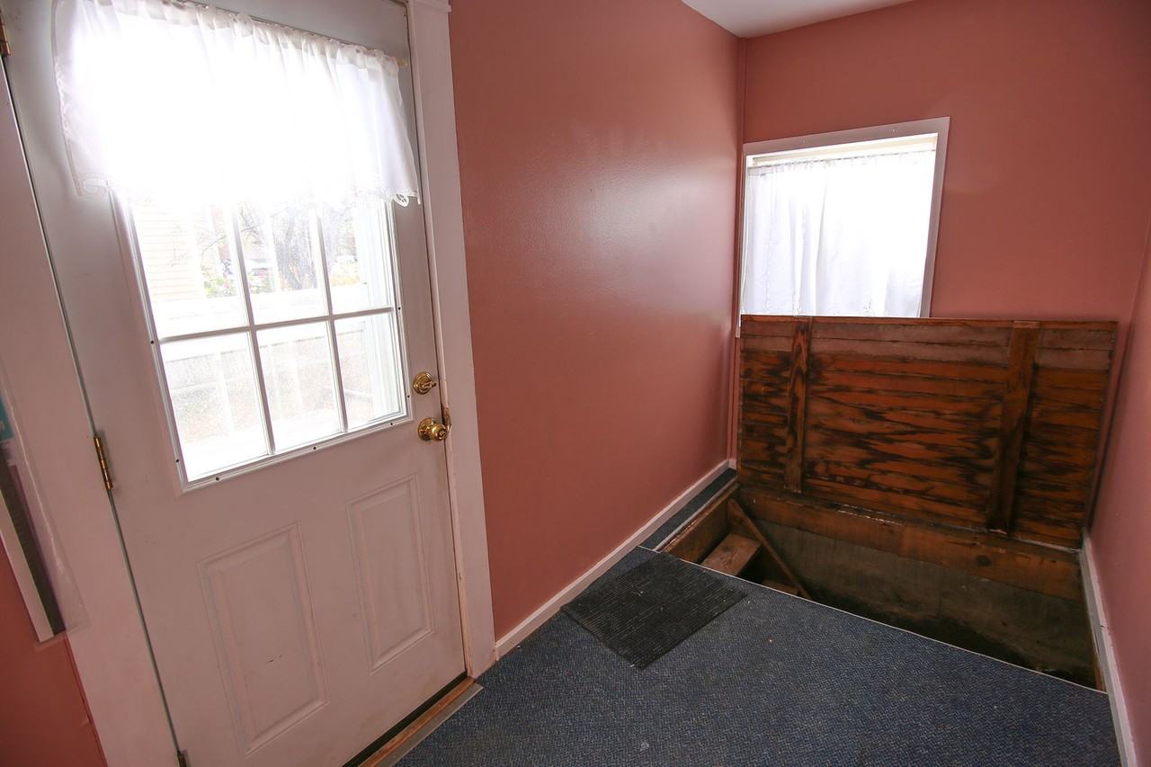 1116 N Main St - Photo 7 of 44