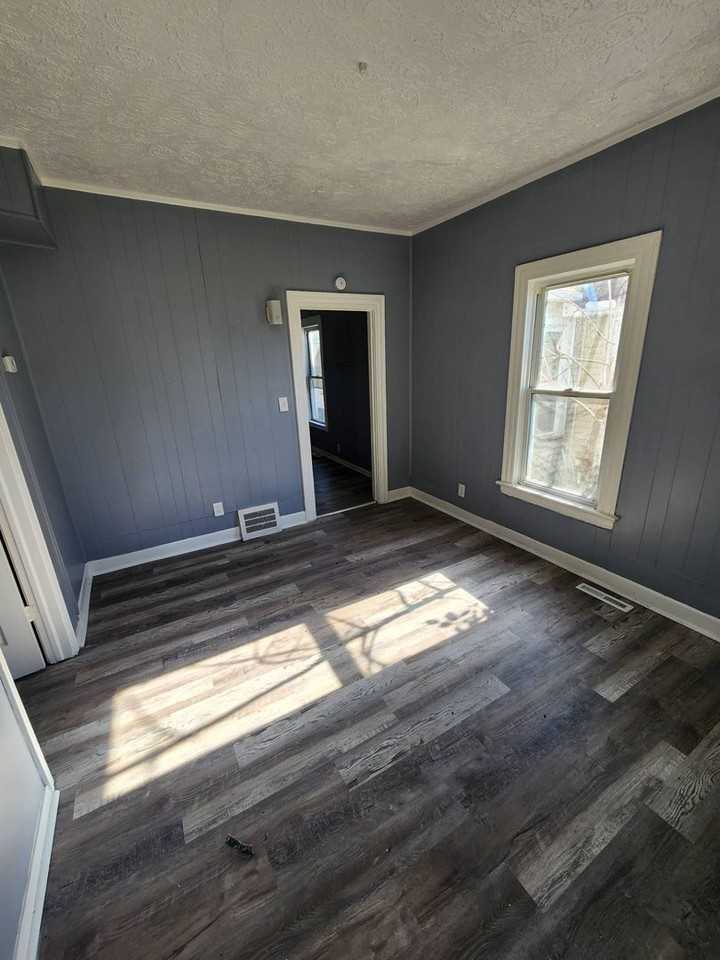 1337 Brownell Ave - Photo 3 of 31