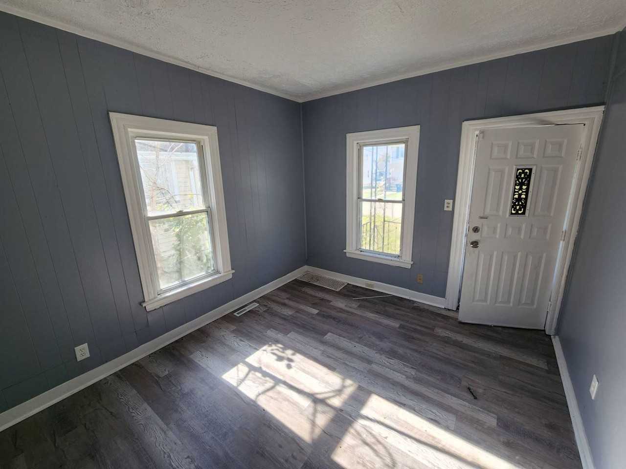 1337 Brownell Ave - Photo 4 of 31