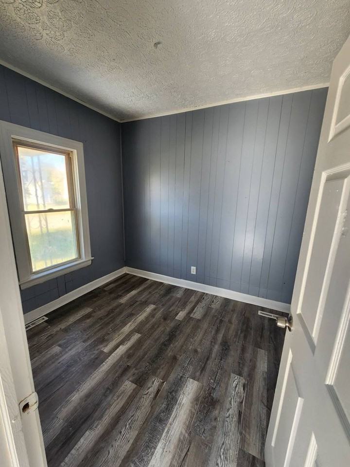 1337 Brownell Ave - Photo 5 of 31