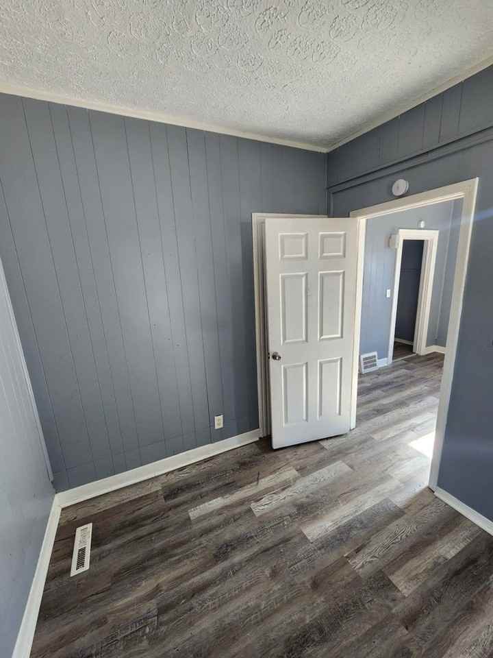 1337 Brownell Ave - Photo 6 of 31