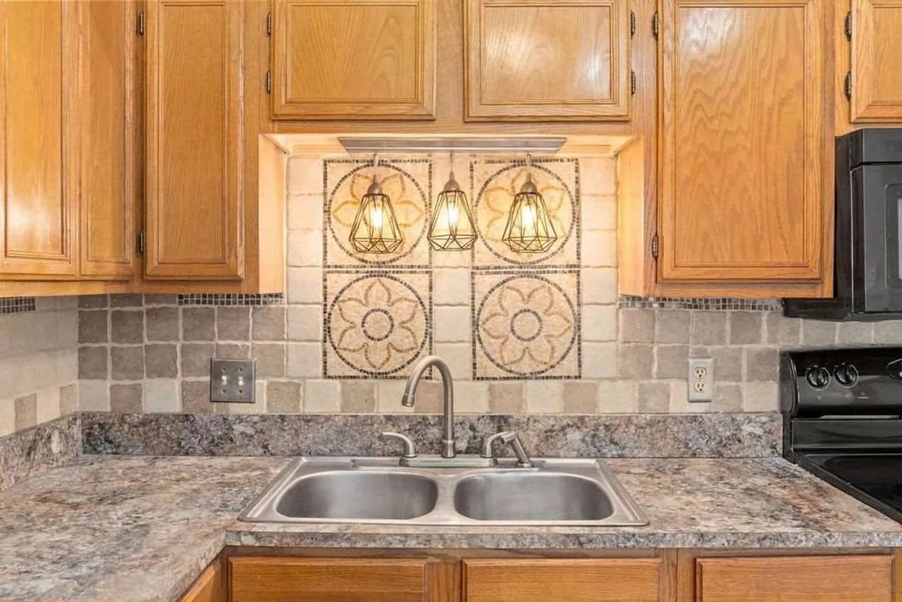 4013 Southwest Sunflower Lane - Photo 2 of 12