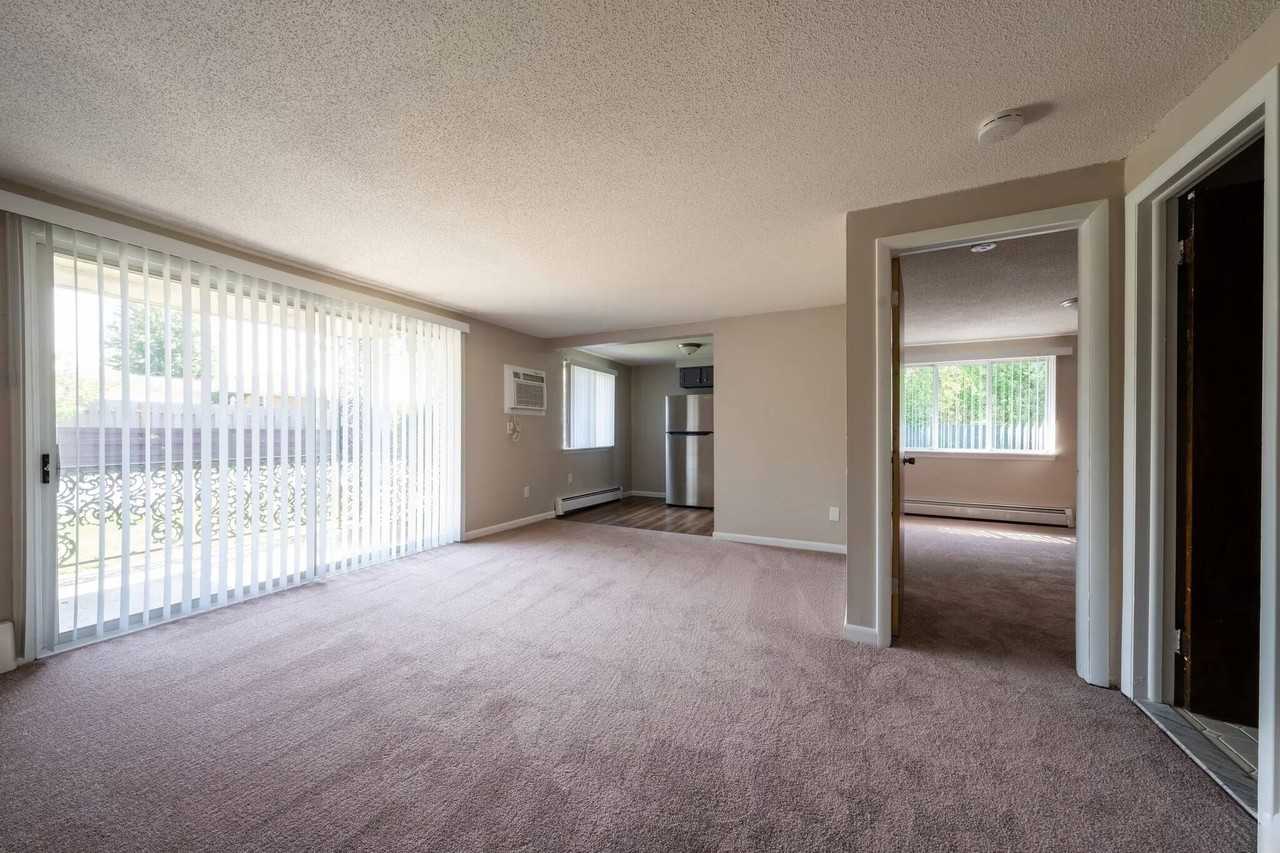 EXPERIENCE WEST SENECA LIVING AT IT'S BEST - Photo 4 of 34