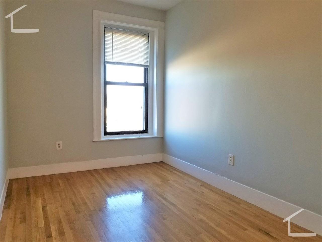 303 Washington St - Photo 5 of 9