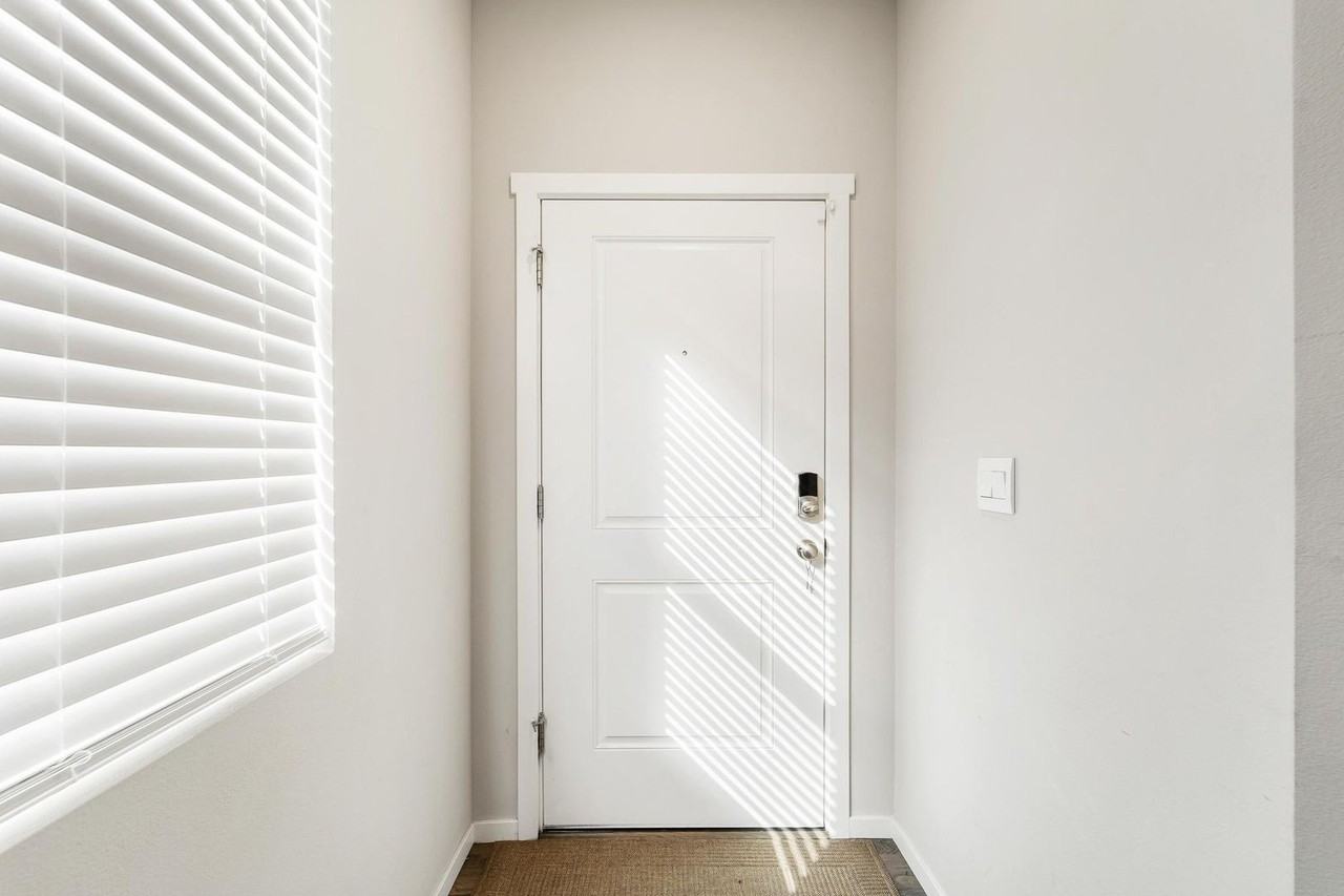 10962 188th St E - Photo 3 of 32