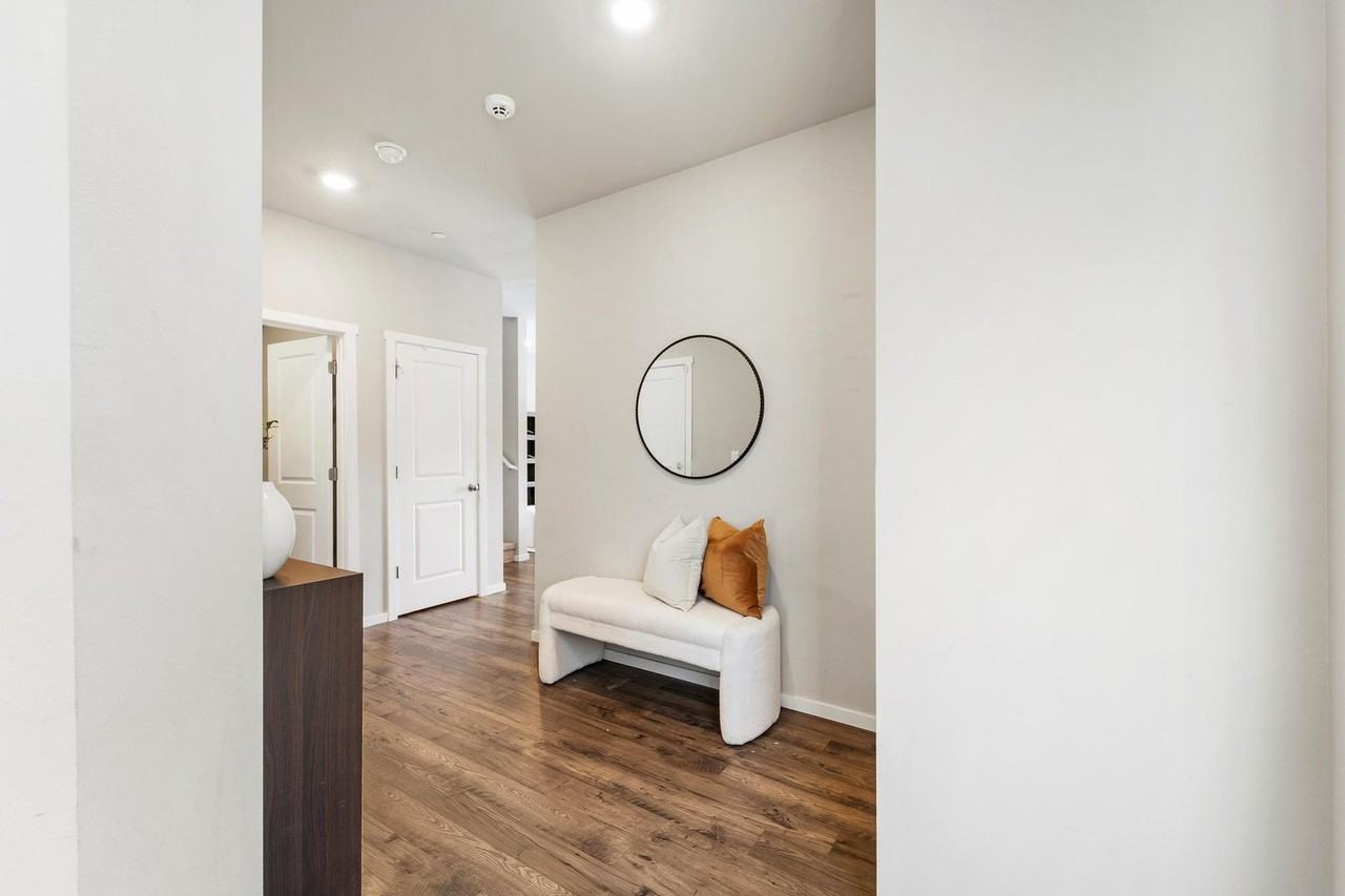 10962 188th St E - Photo 4 of 32