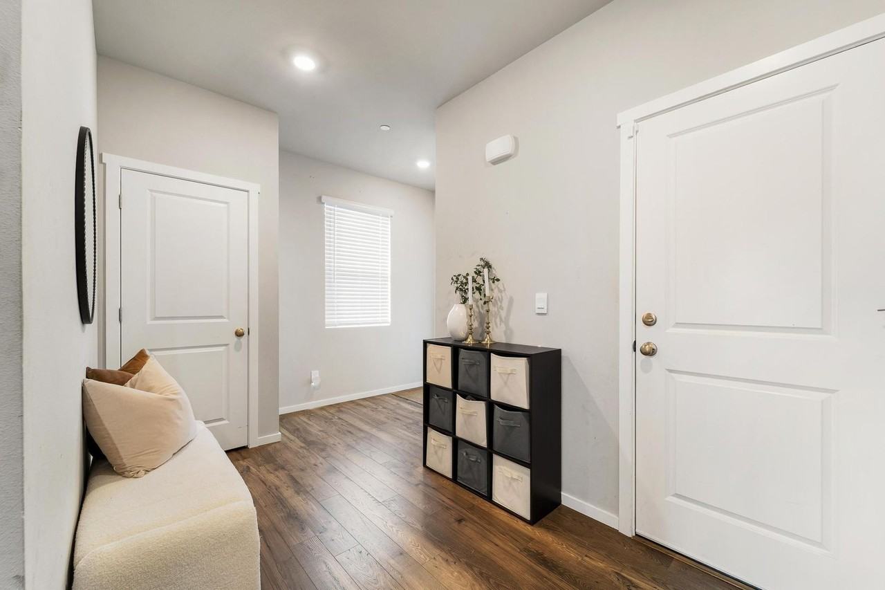 10962 188th St E - Photo 6 of 32