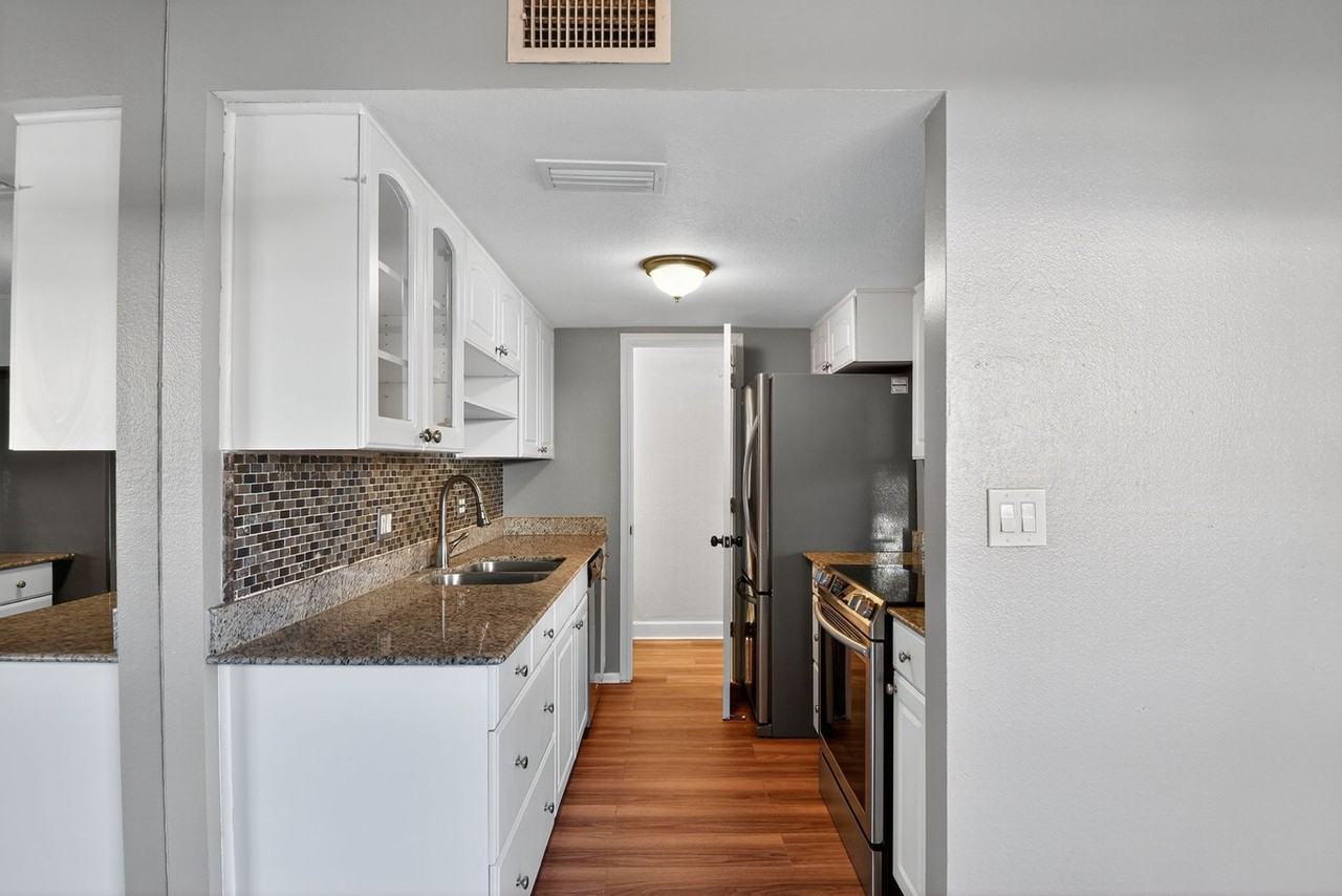 1228 E Lawrence Ln - Photo 6 of 50