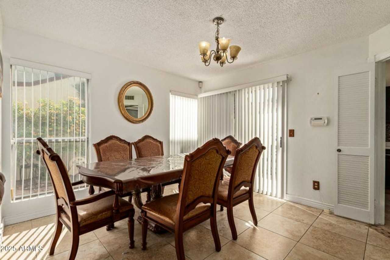 501 E Topeka Dr - Photo 7 of 22