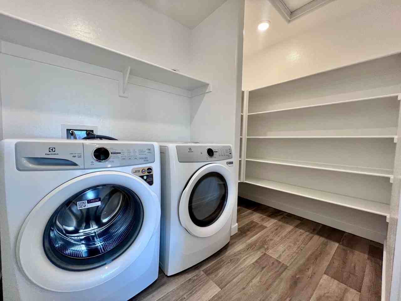 4445 Buckingham Avenue - Photo 7 of 28