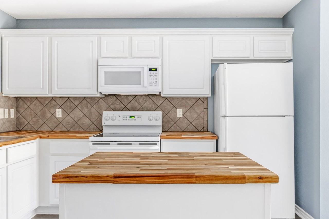 805 N Main St #101 - Photo 5 of 18