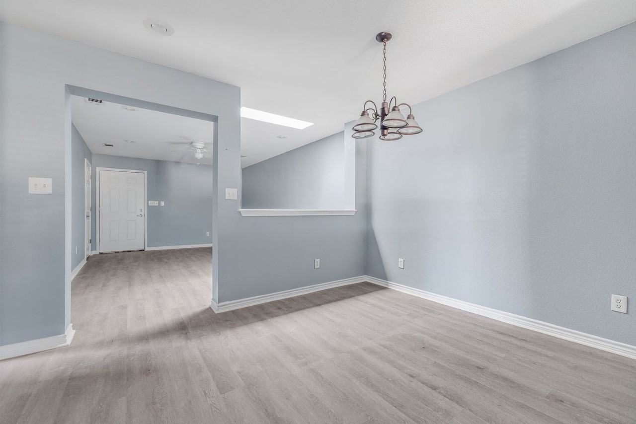 805 N Main St #101 - Photo 3 of 18