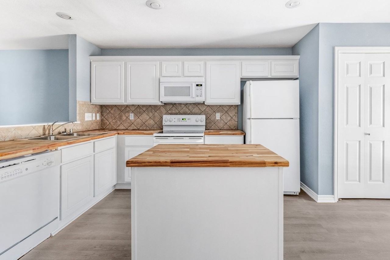 805 N Main St #101 - Photo 4 of 18