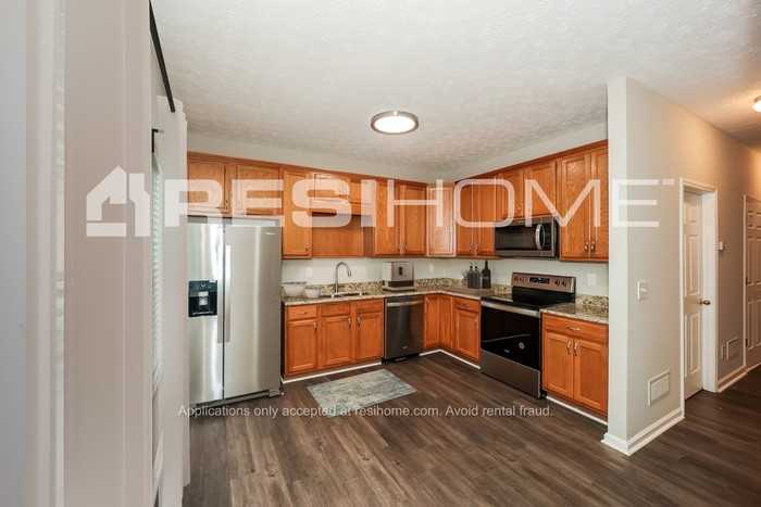 8274 Parkwood Pl - Photo 3 of 22