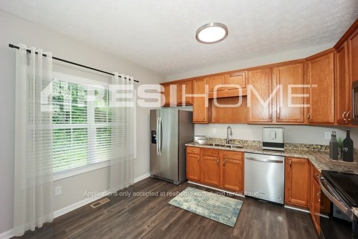 8274 Parkwood Pl - Photo 4 of 22