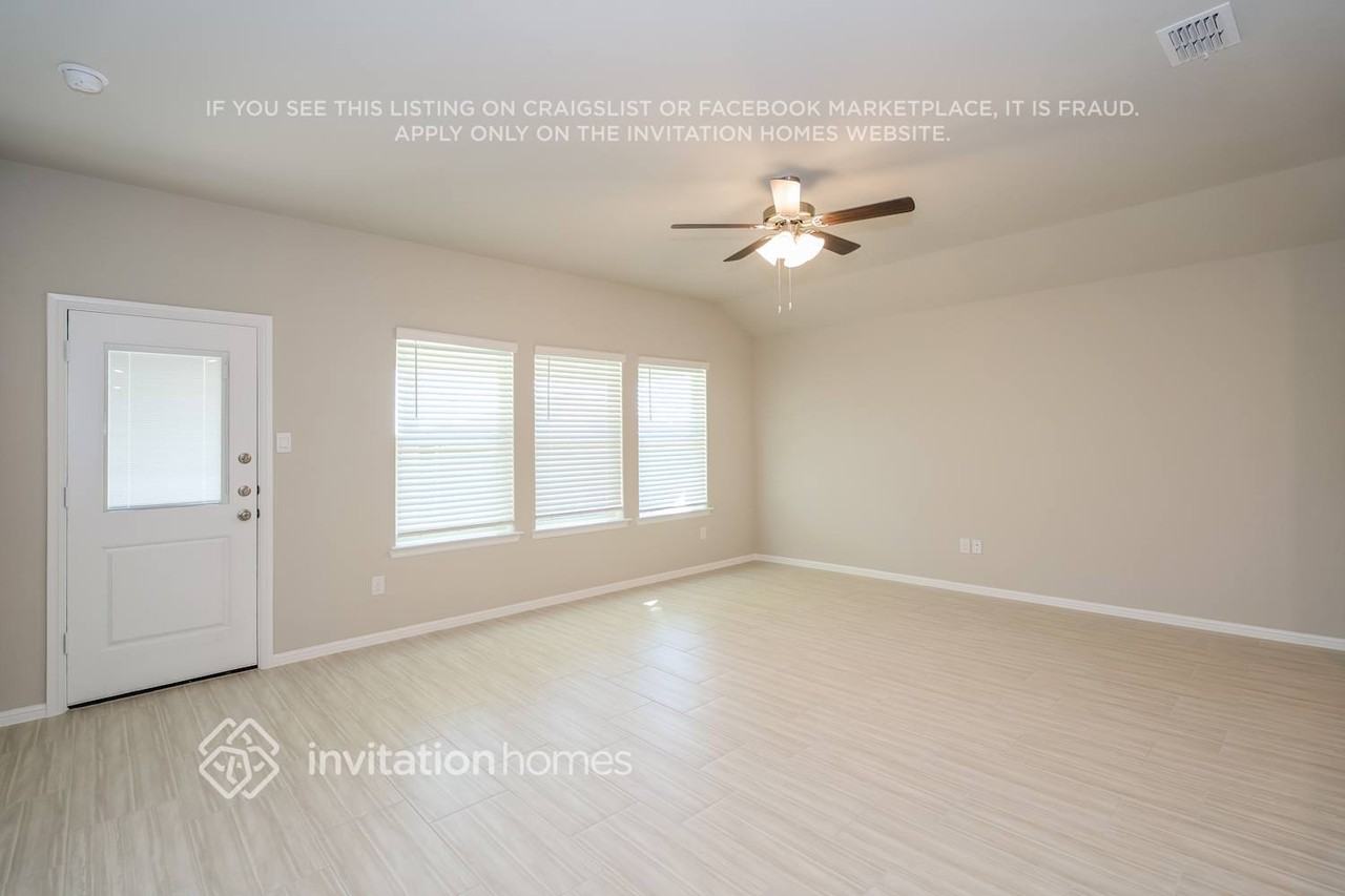 437 Blanco Dr - Photo 3 of 17