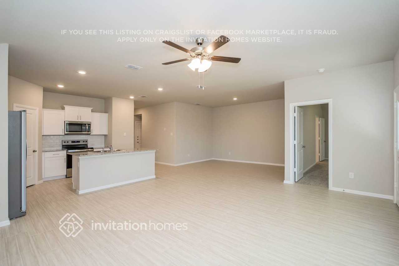 437 Blanco Dr - Photo 4 of 17