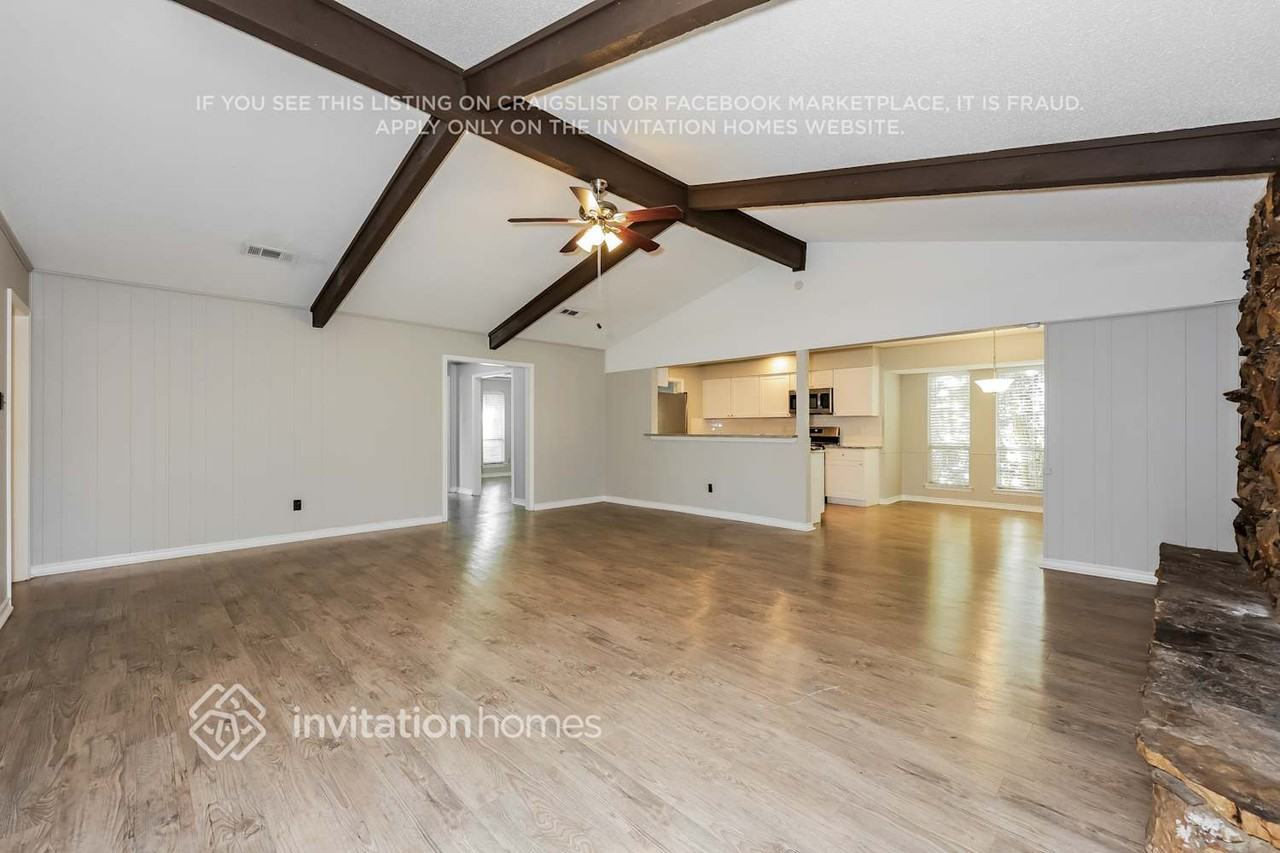 945 Clear Springs Dr - Photo 4 of 17