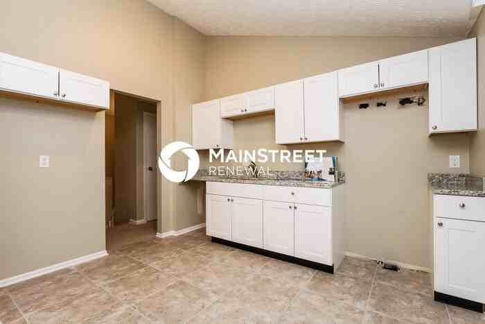 5678 Colonist Cir - Photo 3 of 17