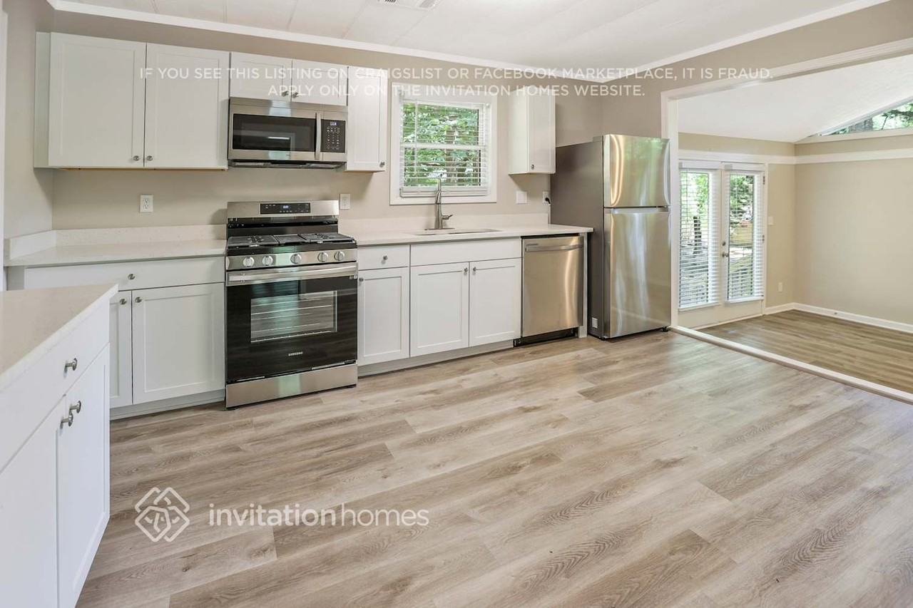 3035 Kingston Court - Photo 5 of 21