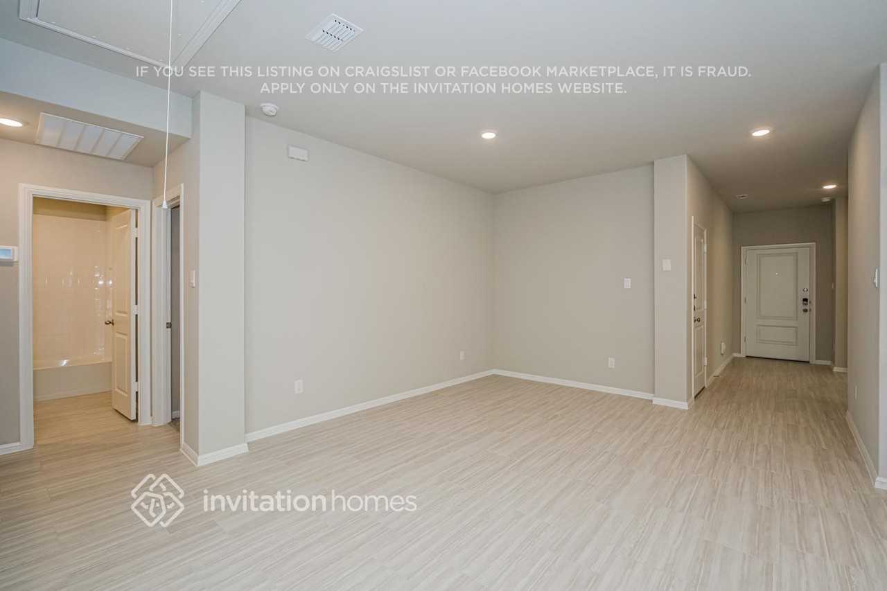 422 Lubbock Drive - Photo 5 of 17