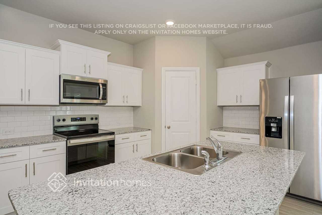 422 Lubbock Drive - Photo 6 of 17