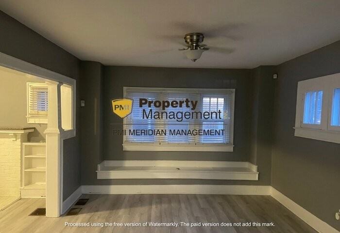 906 East 42nd Street - Photo 3 of 7