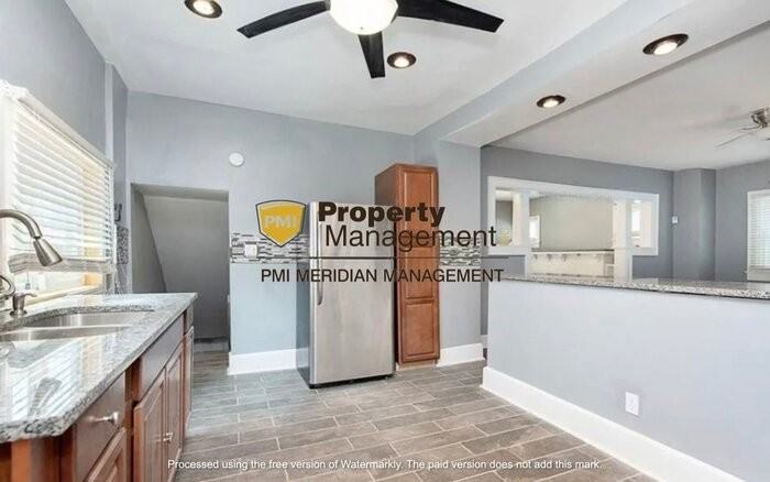 906 East 42nd Street - Photo 5 of 7