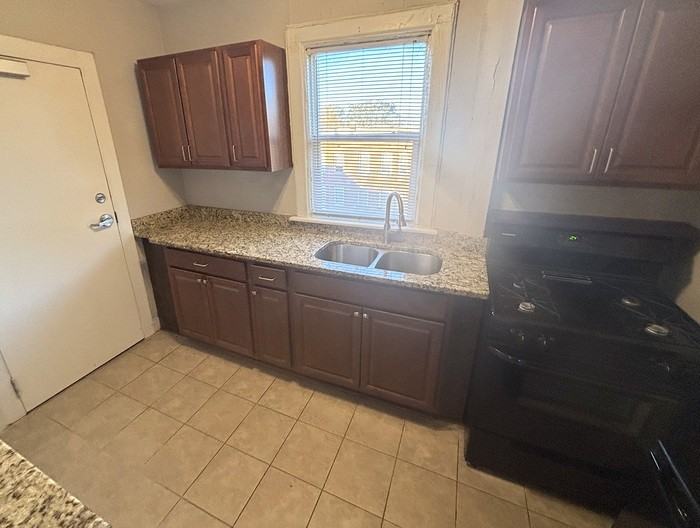 1217 Colonial Ave #C8 - Photo 5 of 13