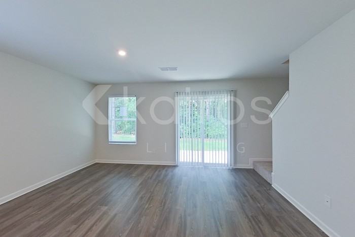 360 Ironwood Ct - Photo 4 of 24