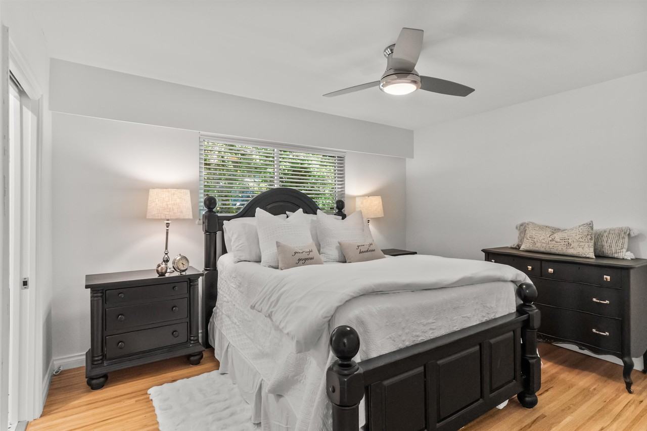 861 53A Street - Photo 2 of 33