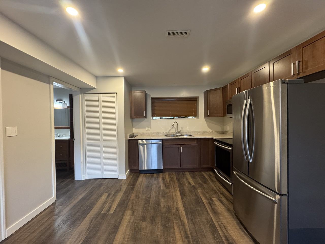 21633 Donovan Avenue - Photo 4 of 23