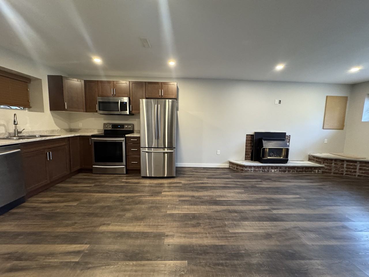 21633 Donovan Avenue - Photo 5 of 23